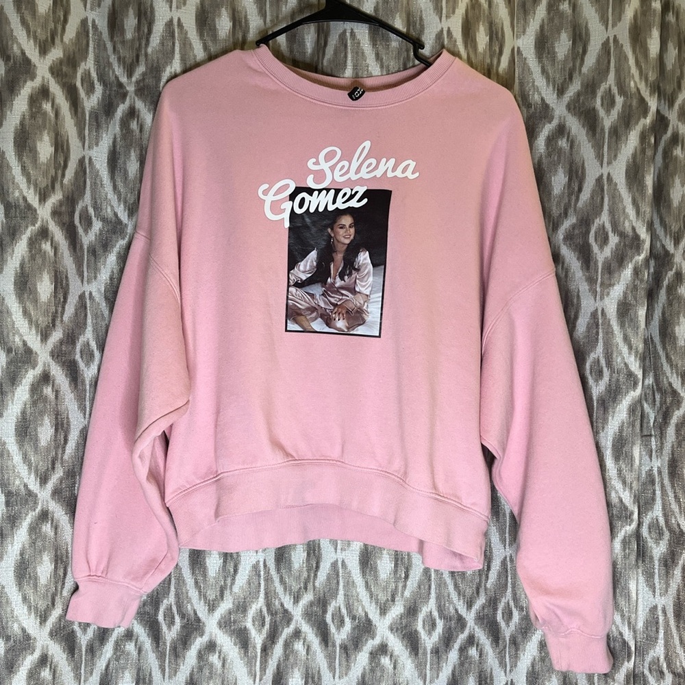 Selena Gomez- Pink Sweatshirt - Great Condition - H&M Divided brand